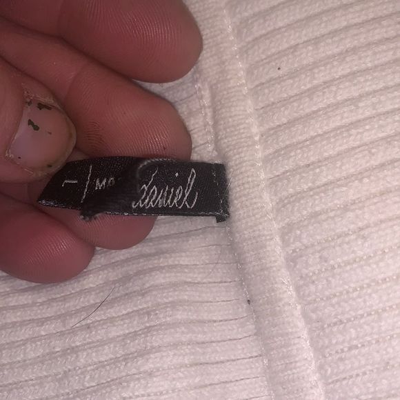 super cute white sweater with larger collar - Picture 4 of 12